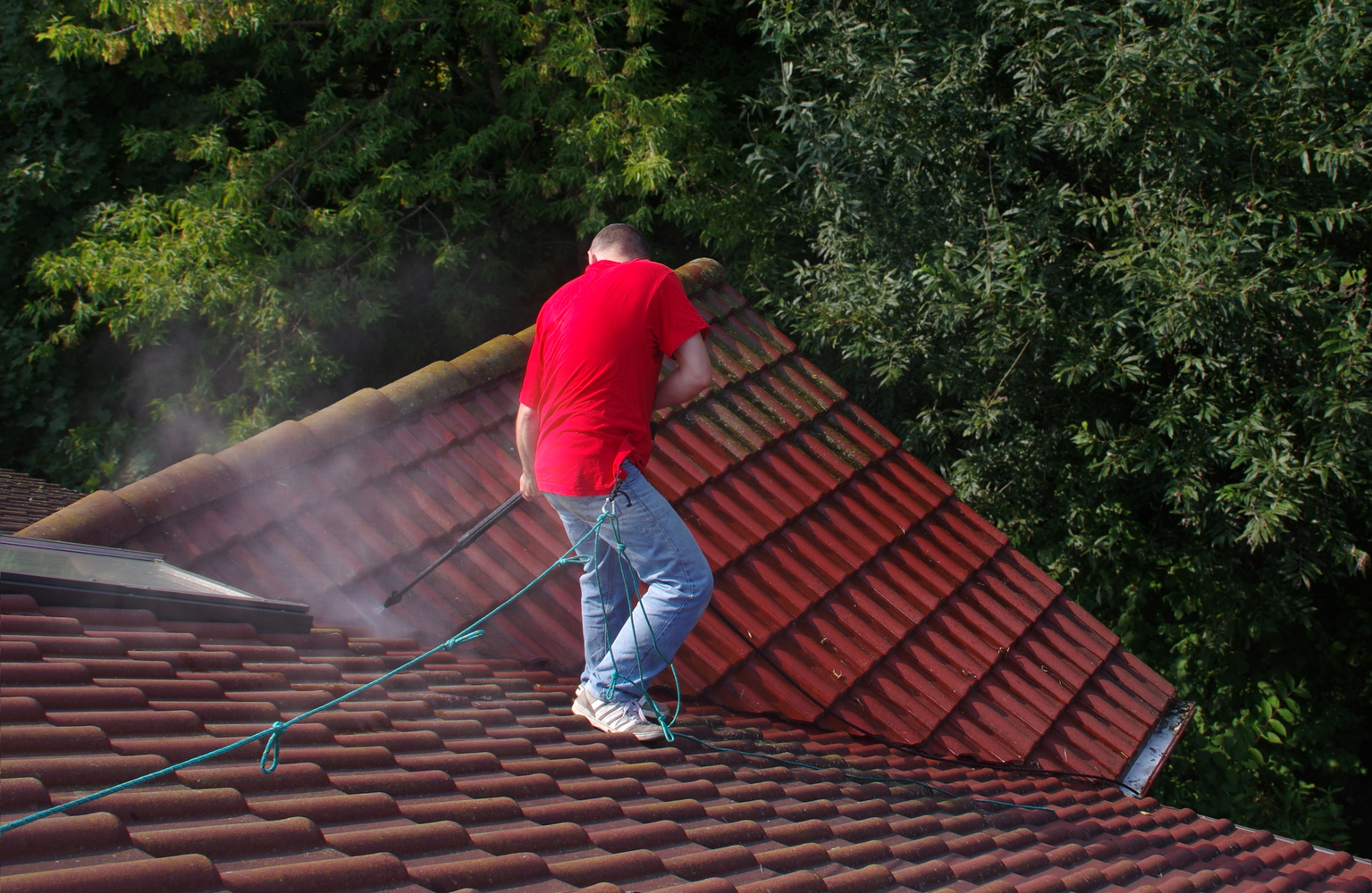 This Is How You Can Clean Roof Stains